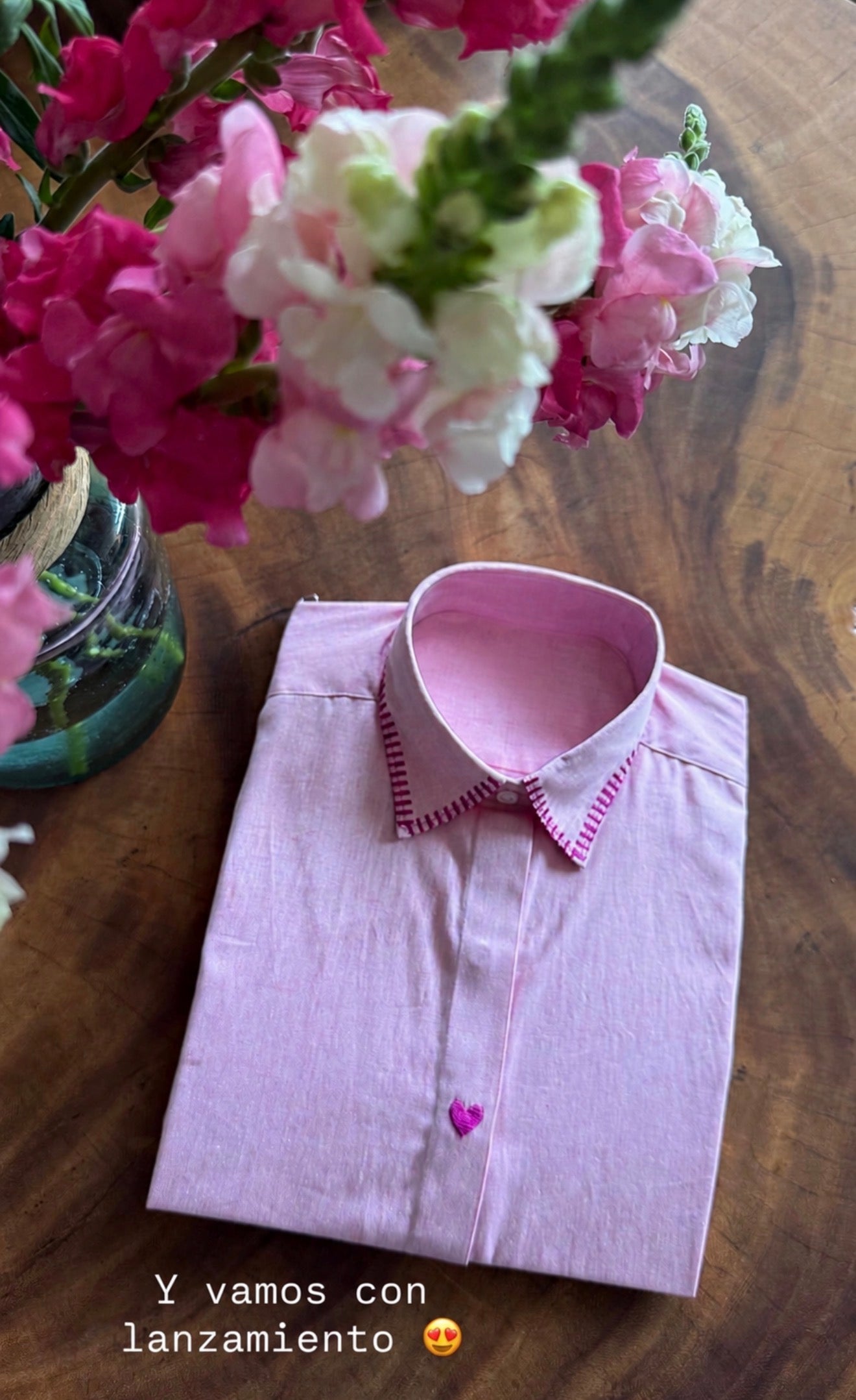 CAMISA ROSA CHAMBRAY, CORAZONES MAGENTA