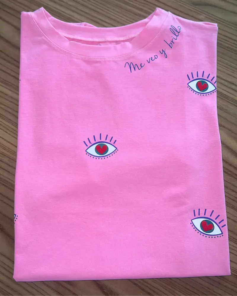 CAMISETA ME VEO Y BRILLO, FUXIA