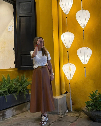 FALDA MIDI EFECTO CUERO CARAMELO