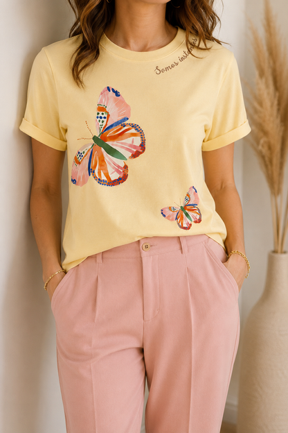 CAMISETA SOMOS INTANTES MARIPOSA VAINILLA