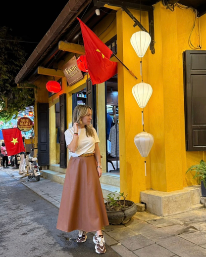 FALDA MIDI EFECTO CUERO CARAMELO