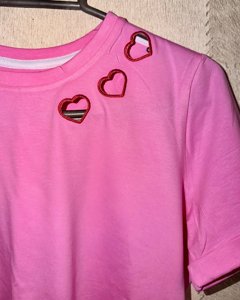 CAMISETA LOVE CORAZONES