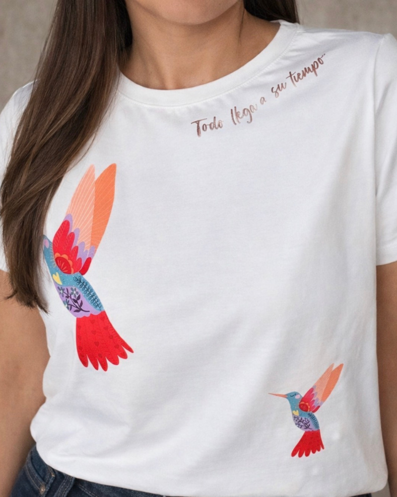 CAMISETA COLIBRI MARFIL TODO LLEGA A SU TIEMPO