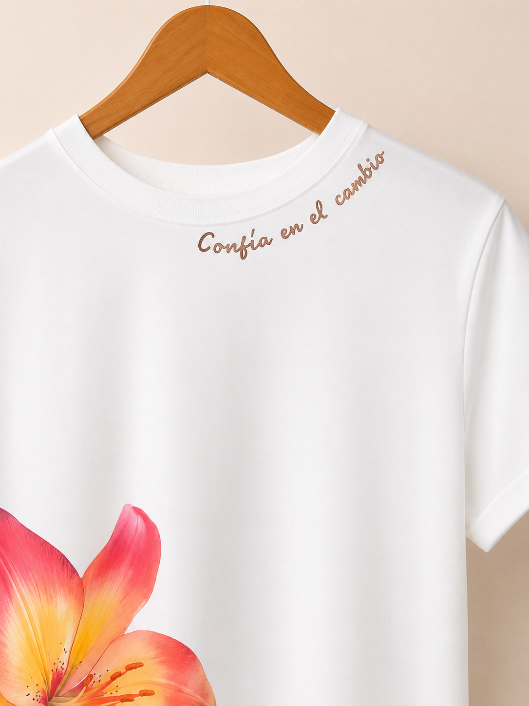 CAMISETA CONFIO EN EL CAMBIO FLOR