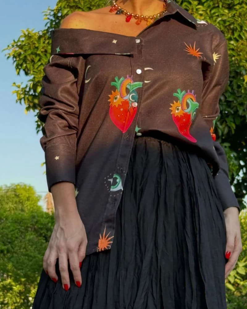 CAMISA ASIMETRICA CORAZONES BOHEMIOS