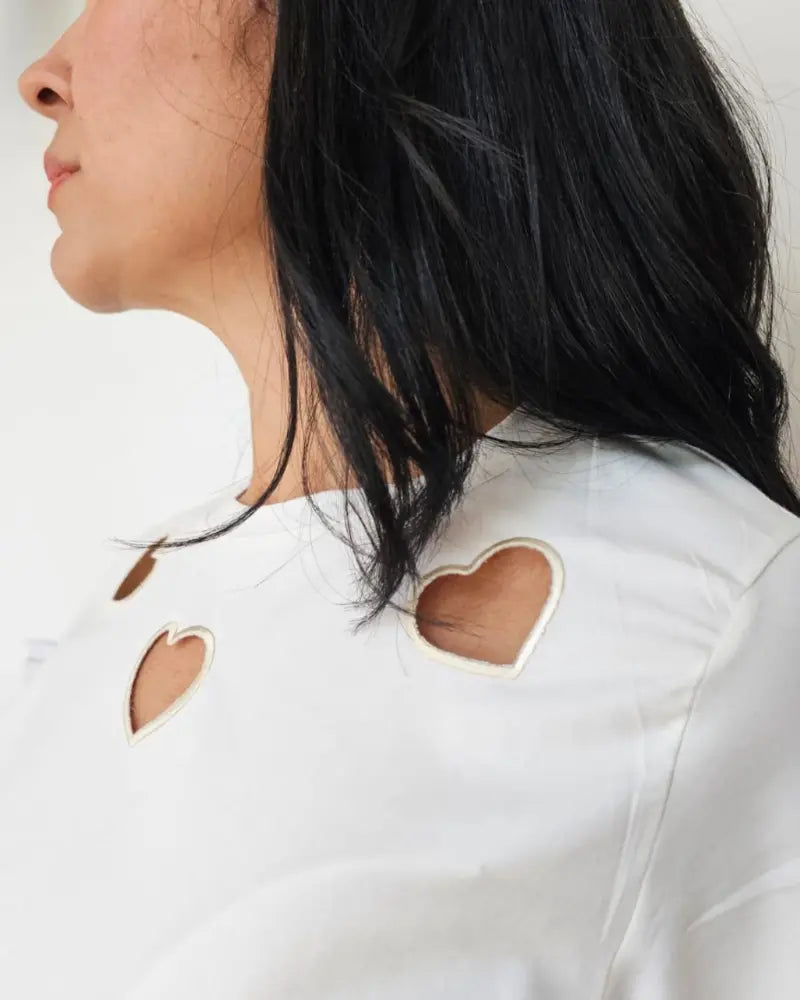 CAMISETA 3 CORAZONES MARFIL