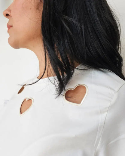 CAMISETA 3 CORAZONES MARFIL