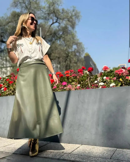 FALDA MIDI EFECTO CUERO VERDE OLIVA