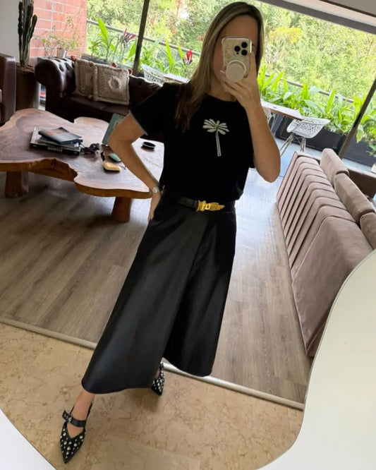 FALDA MIDI EFECTO CUERO NEGRA