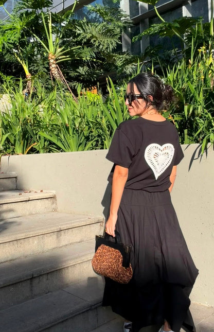 BLUSA T-SHIRT NEGRA HILOS DEL CORAZON