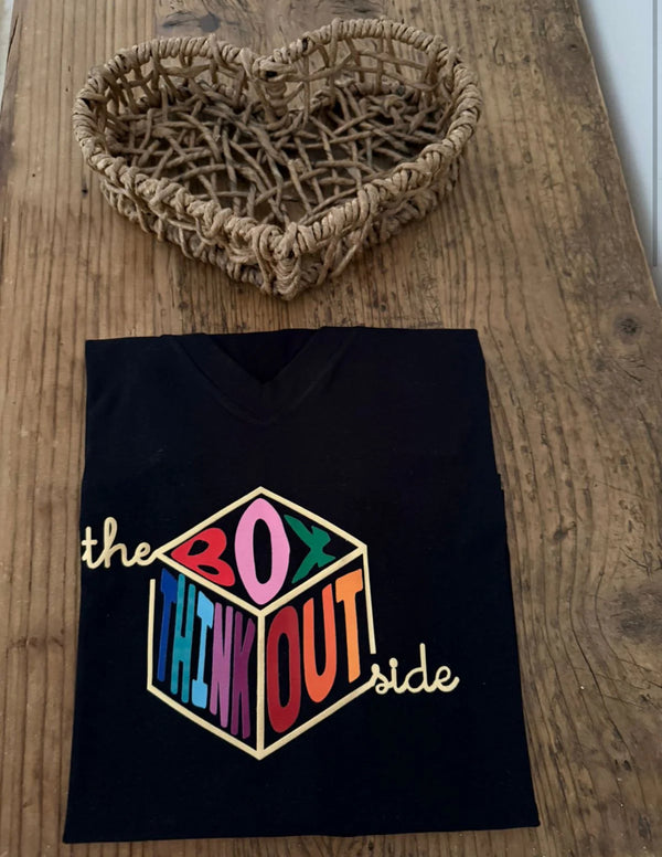 CAMISETA OUT THE BOX