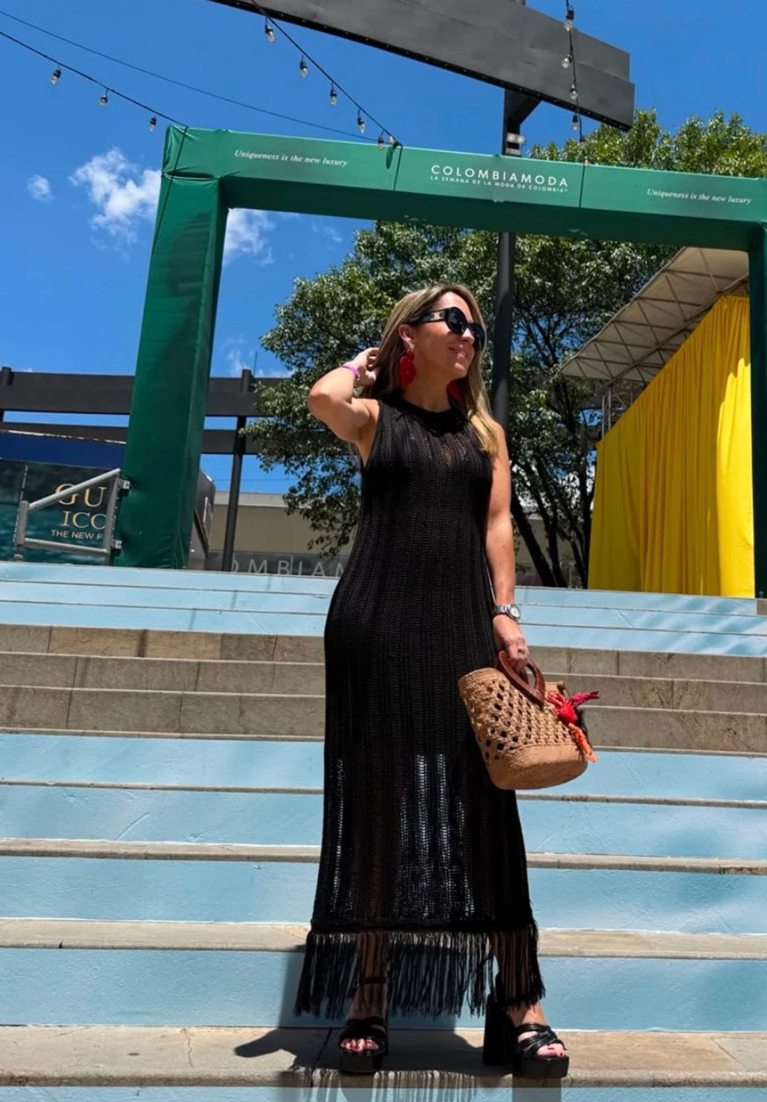 VESTIDO NEGRO HILOS