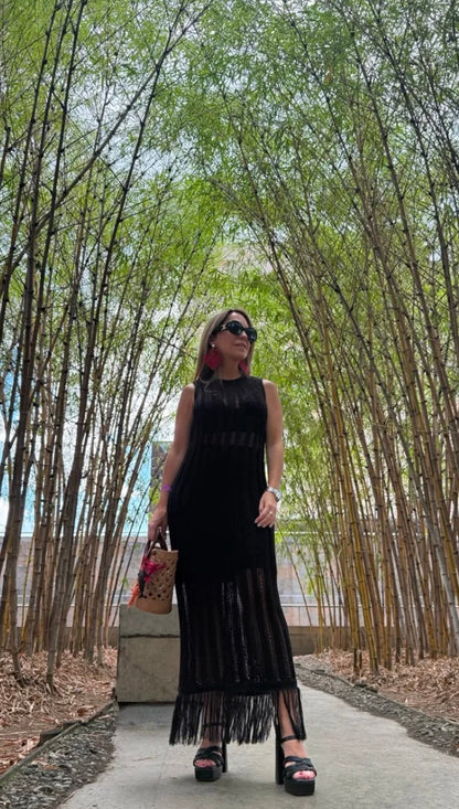 VESTIDO NEGRO HILOS