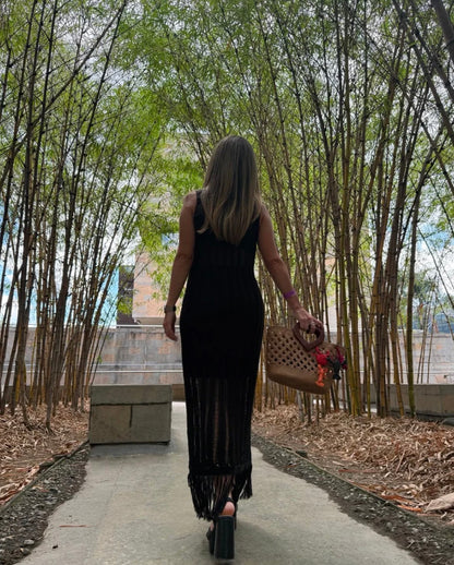 VESTIDO NEGRO HILOS