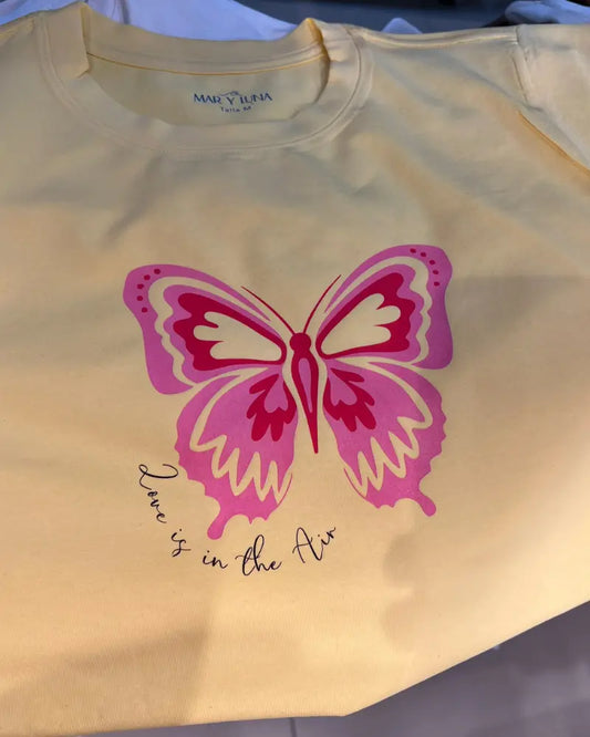 CAMISETA LOVE IS IN THE AIR