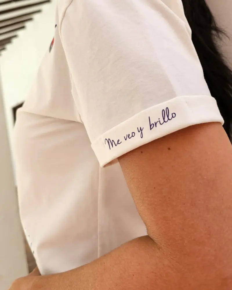 CAMISETA, ME VEO Y BRILLO CUELLO EN V